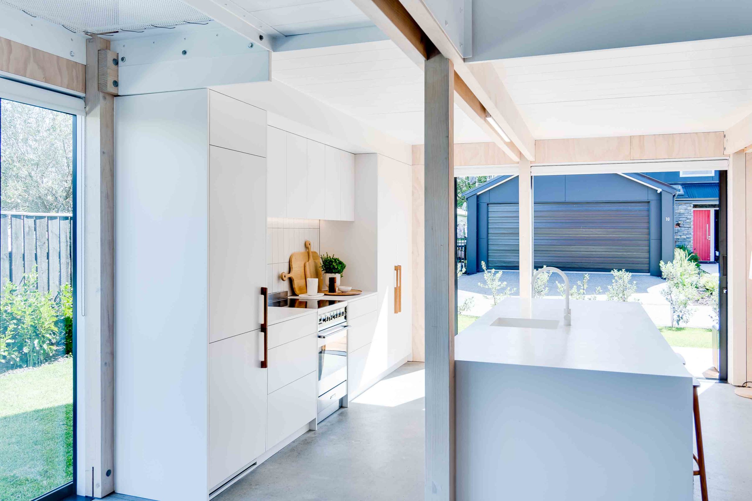 Enhancing Your Home's Flow: Indoor-Outdoor Kitchen Connection - Kakapo ...